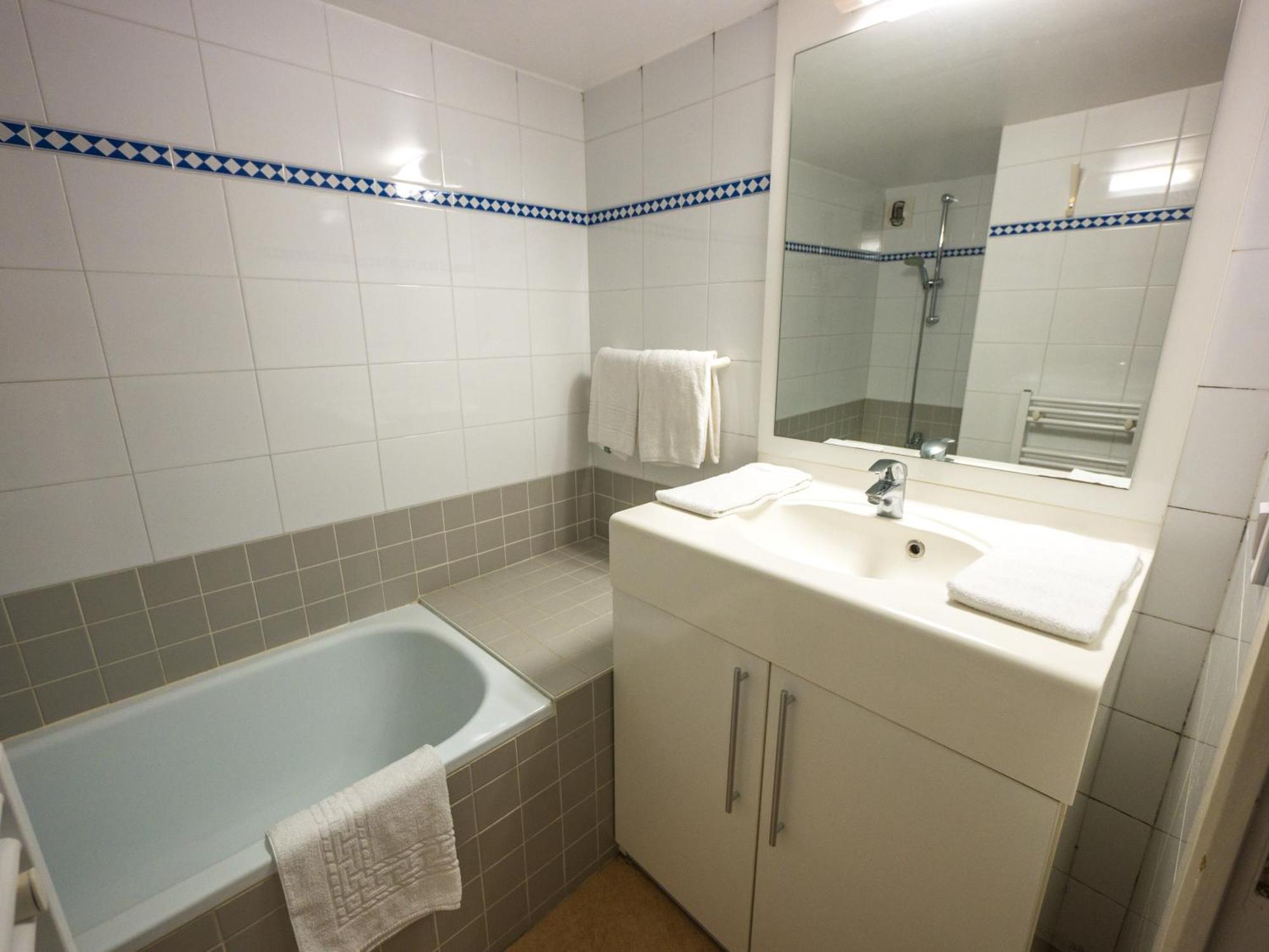 One-Bedroom Apartment (5 Adults) - Sea Side